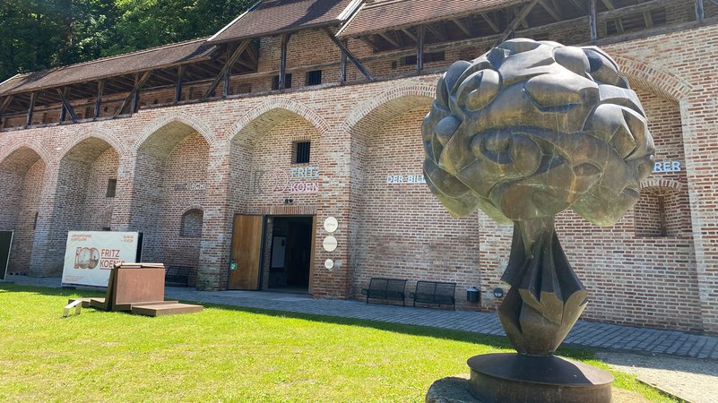 Das KOENIGMuseum am Prantlgarten, direkt an der Landshuter Altstadt in den Berg hineingebaut. | Bild: BR/Harald Mitterer Das KOENIGMuseum am Prantlgarten, direkt an der Landshuter Altstadt in den Berg hineingebaut.