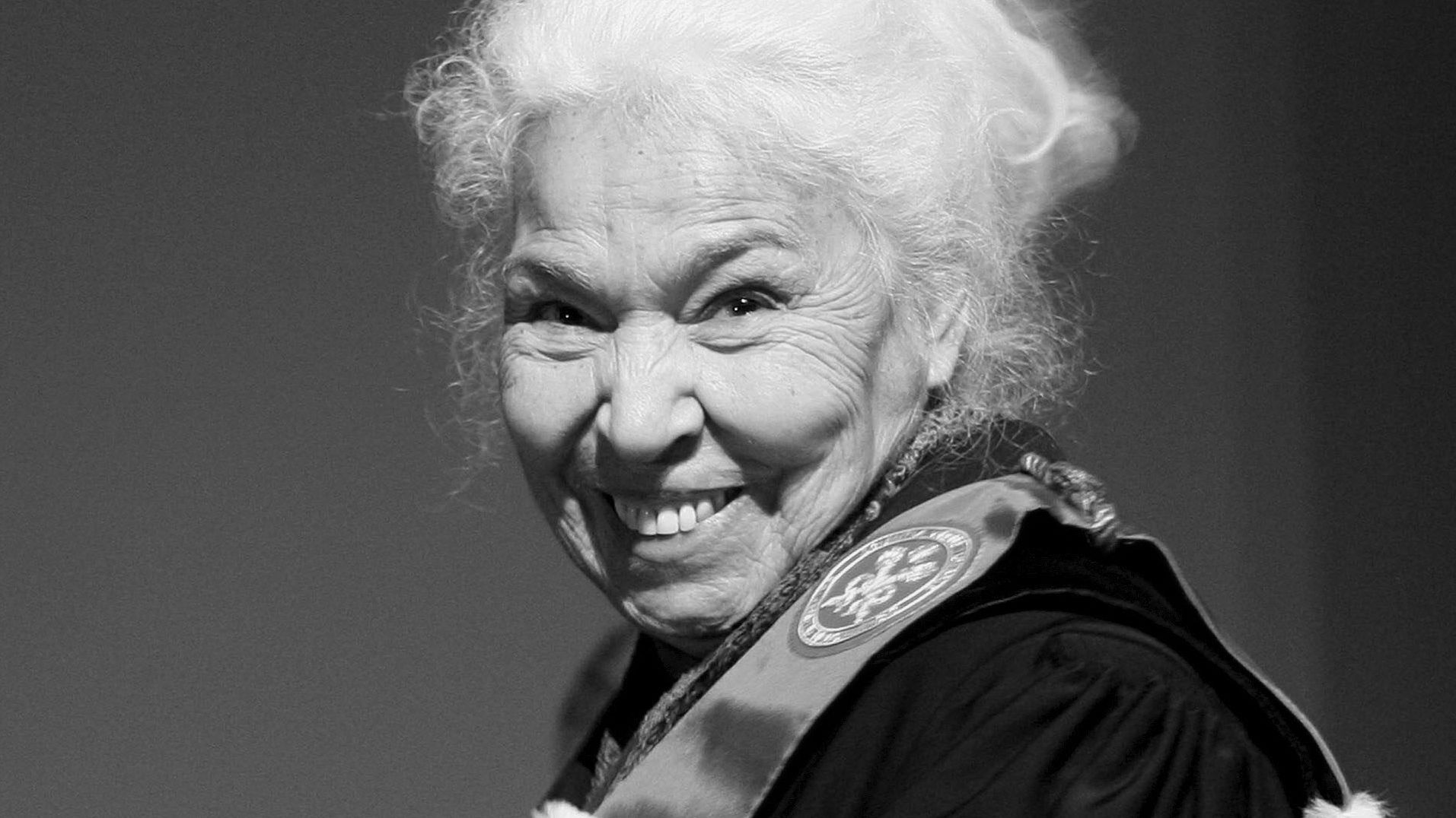 Wild Und Gefahrlich Feministin Nawal El Saadawi Gestorben Br24