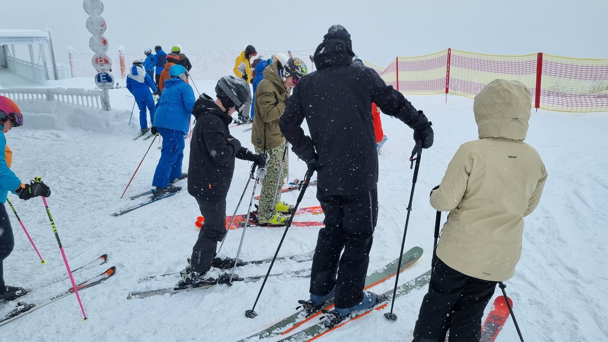 ADAC: Teurer Spaß für Familien – Skipasspreise steigen weiter