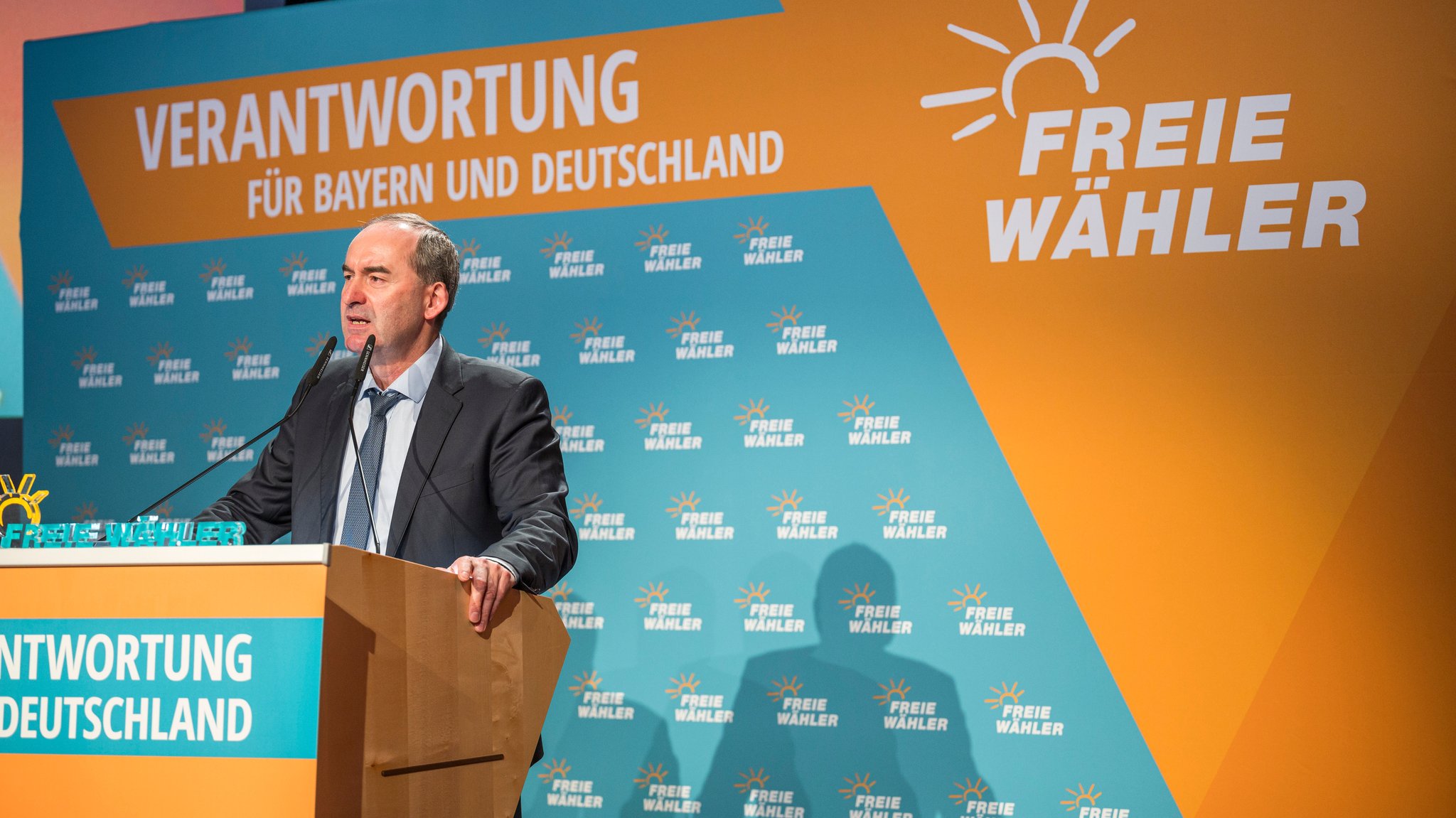 Hubert Aiwanger, Landesvorsitzender, hält auf der Landesversammlung der Partei "Freie Wähler" seine Grundsatzrede.