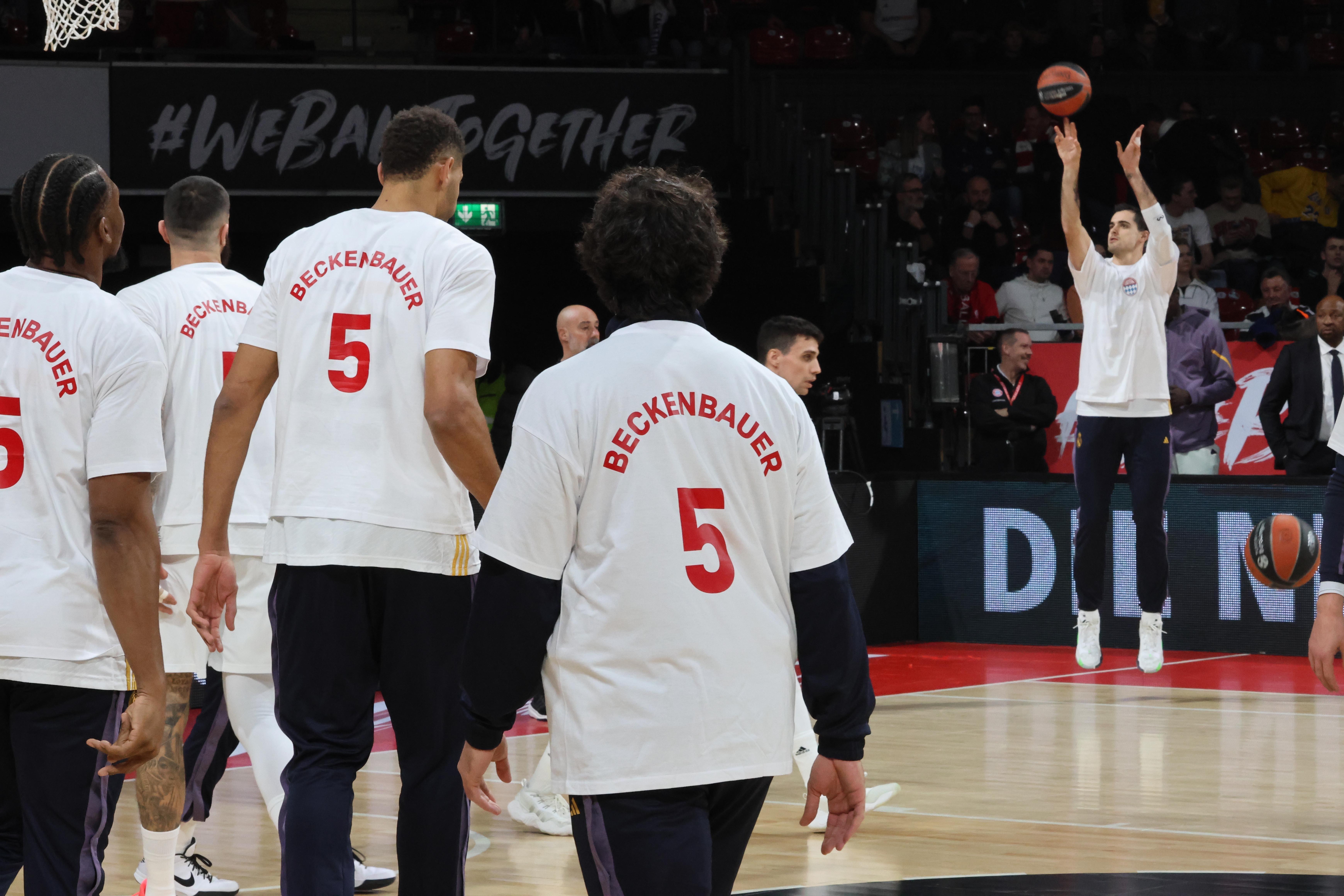 Die Bayern-Basketballer gedenken Franz Beckenbauer