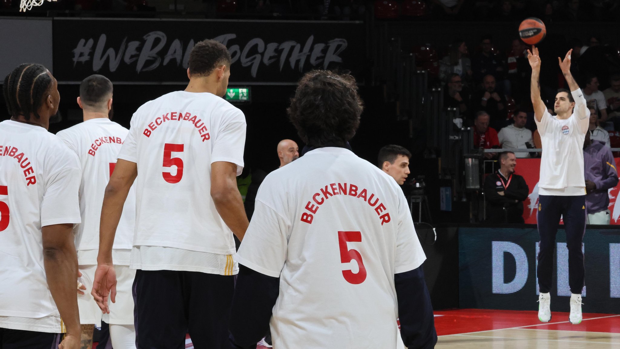 Bayern- und Real-Basketballer gedenken Franz Beckenbauer