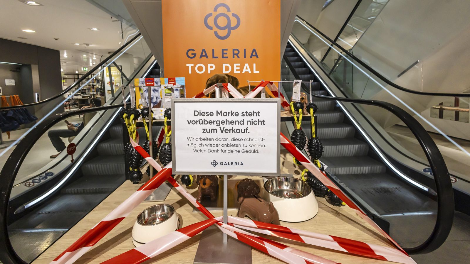 Caution tape and invalid vouchers: Galeria in crisis mode