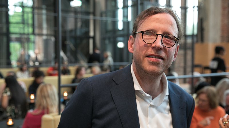 Der Galerist Johann König | Bild: picture alliance / SZ Photo | Florian Peljak Der Galerist Johann König