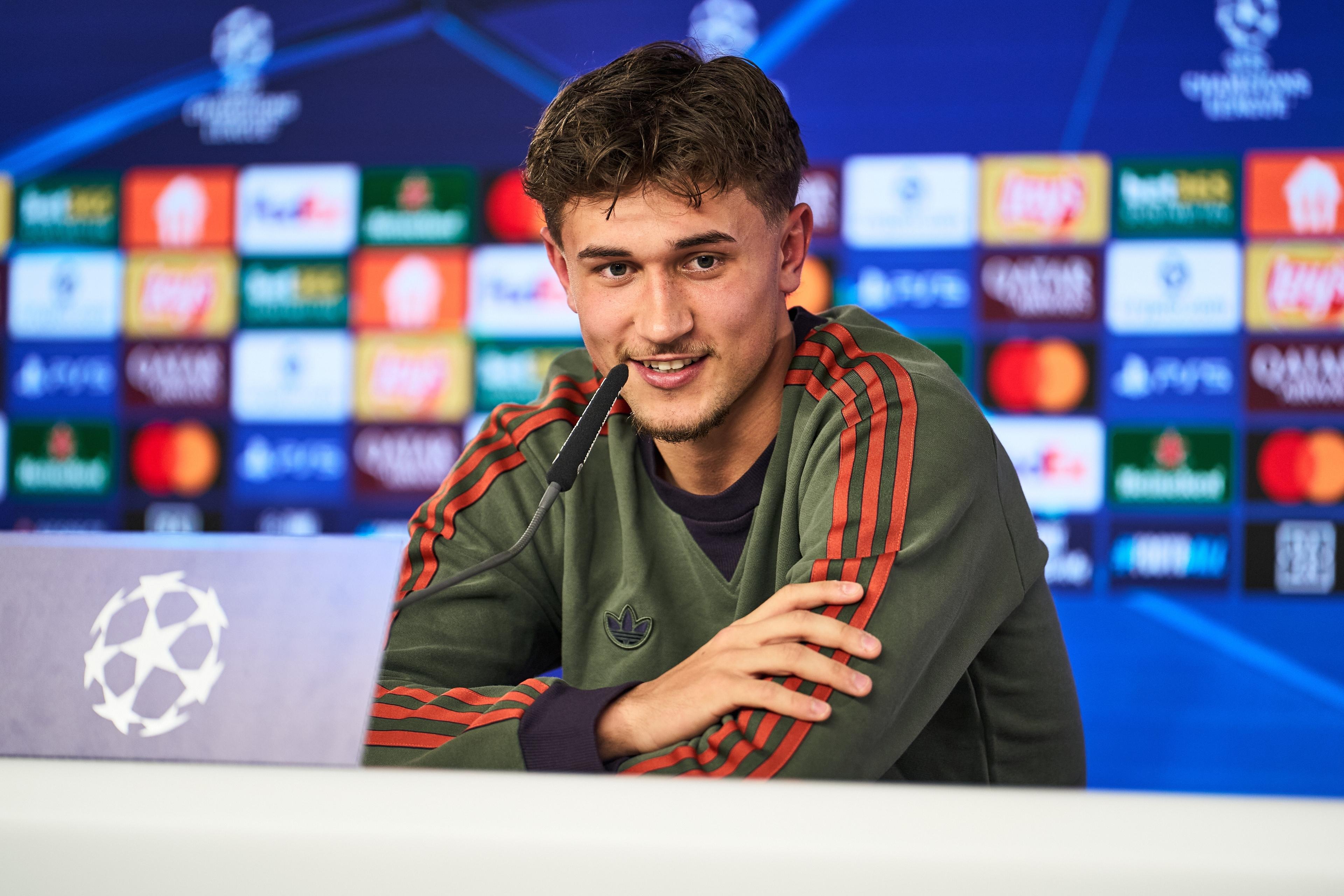 Tom Bischof in der Pressekonferenz