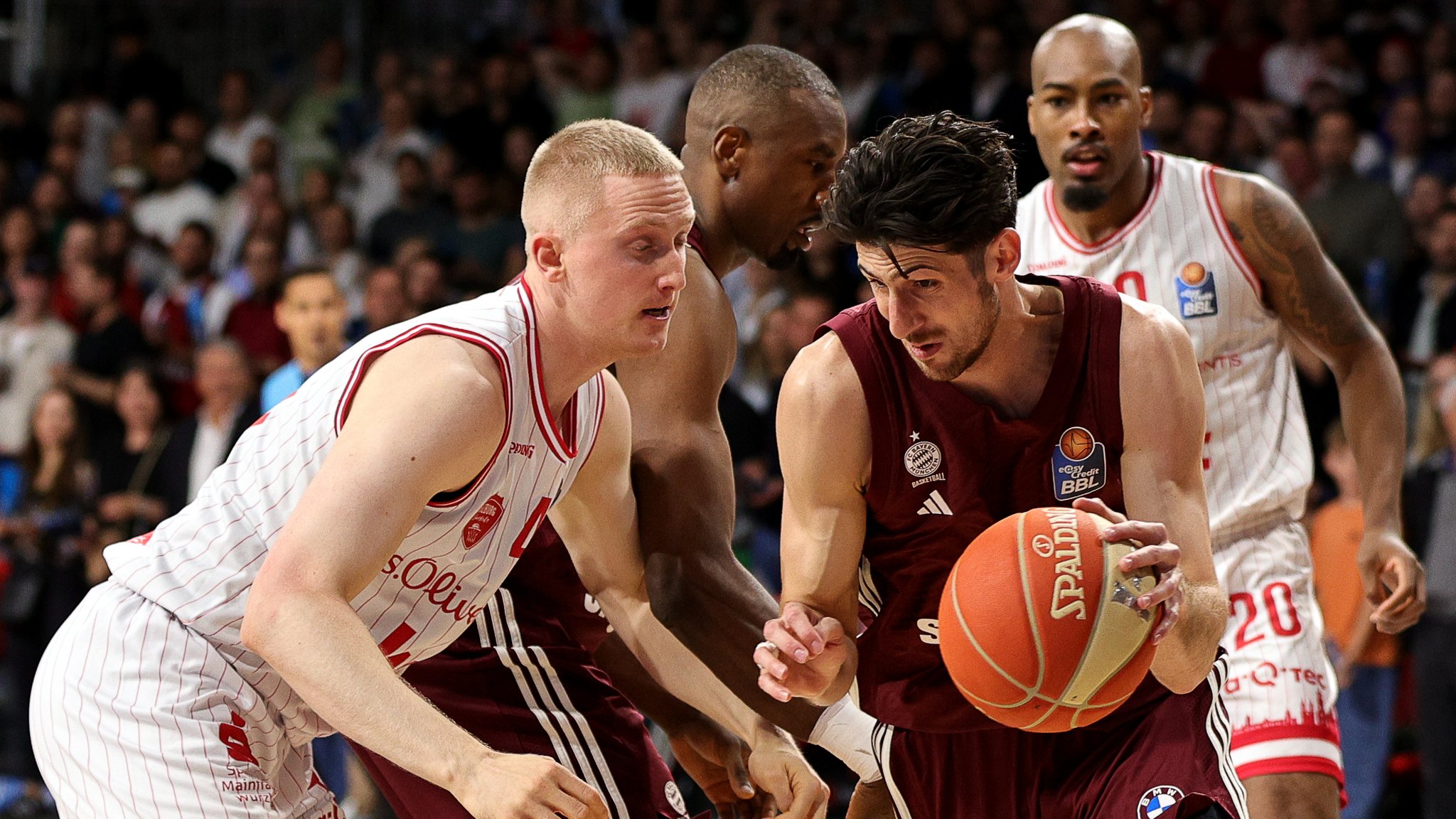 Play-off-Halbfinale: Klare Sache für die FC Bayern Basketballer