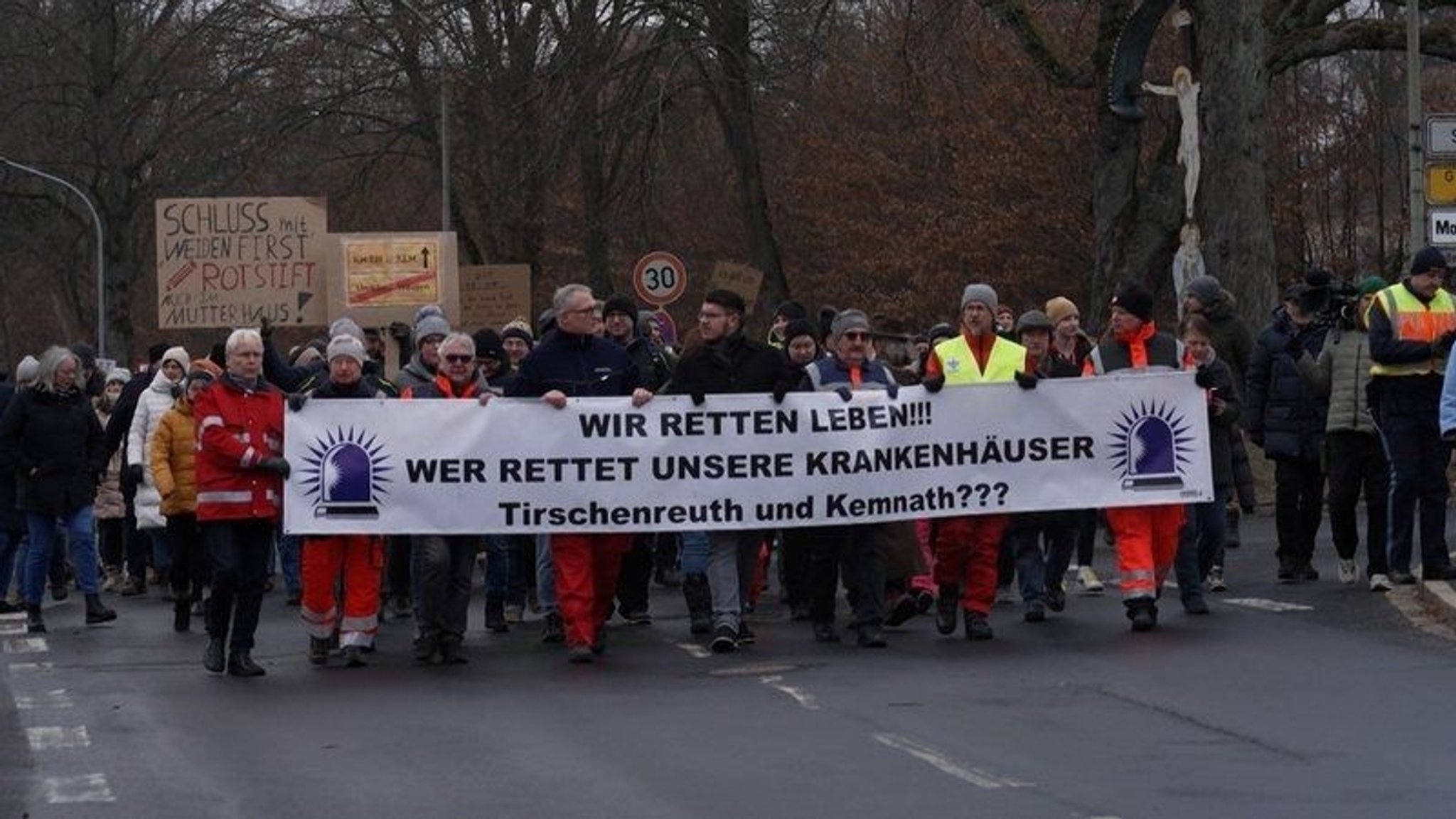 Mehrere Tausend Menschen haben Mitte Januar für den Erhalt der Kliniken im Landkreis Tirschenreuth demonstriert. 