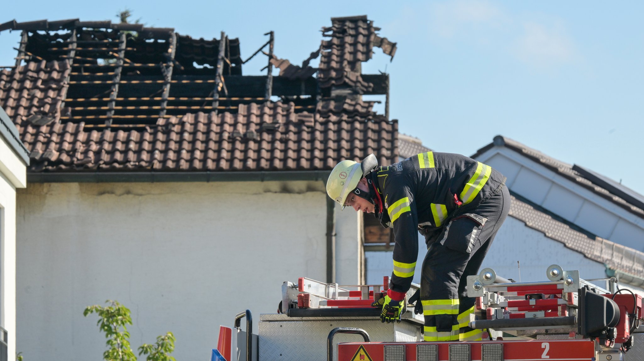 Nach Großeinsatz in München: Leiche aus Haus geborgen