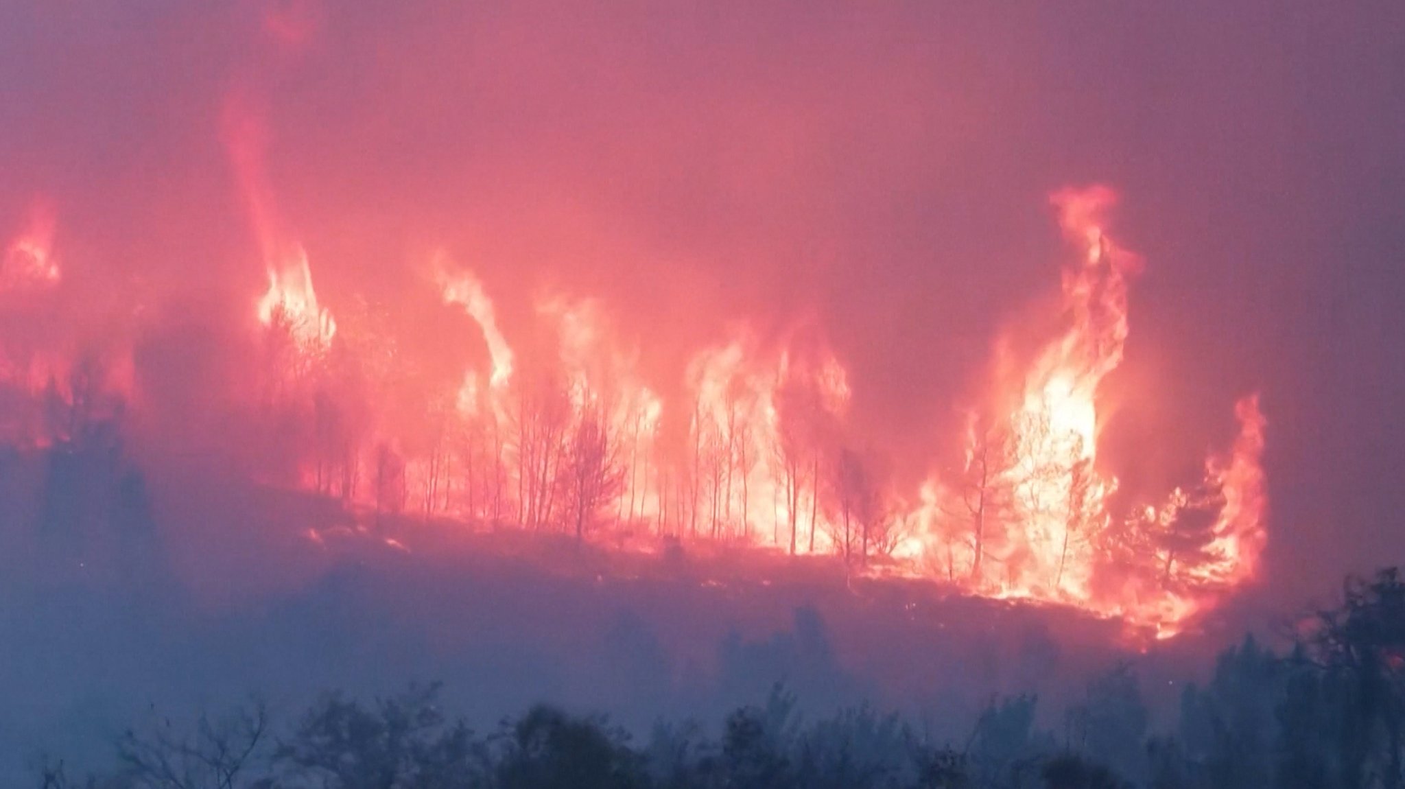 Feuer wüten in Südfrankreich