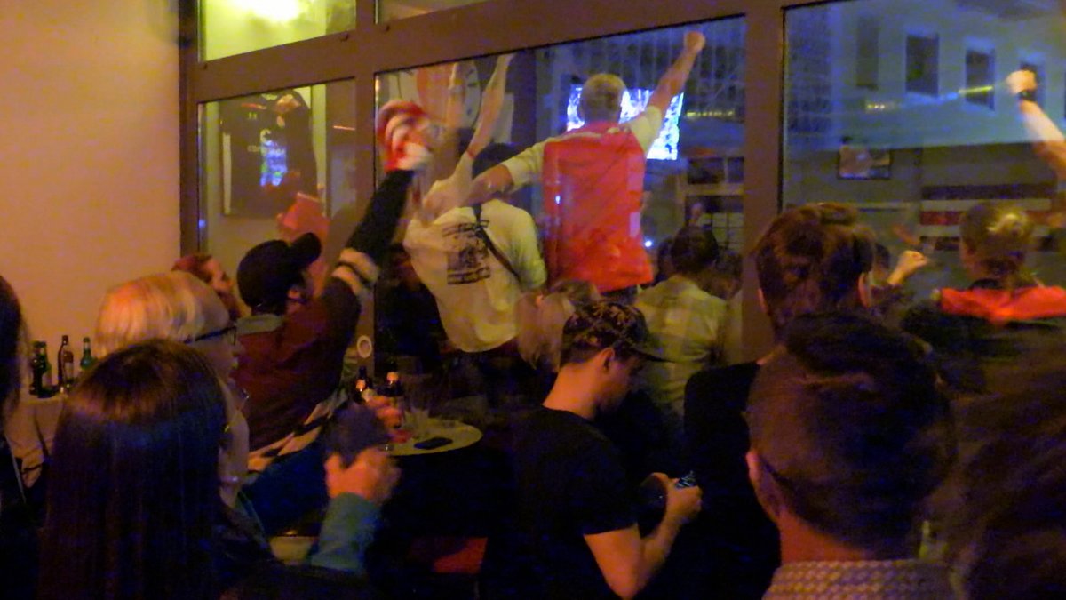 Jahn-Fans feiern in Regensburg den Wiederaufstieg ihrer Mannschaft