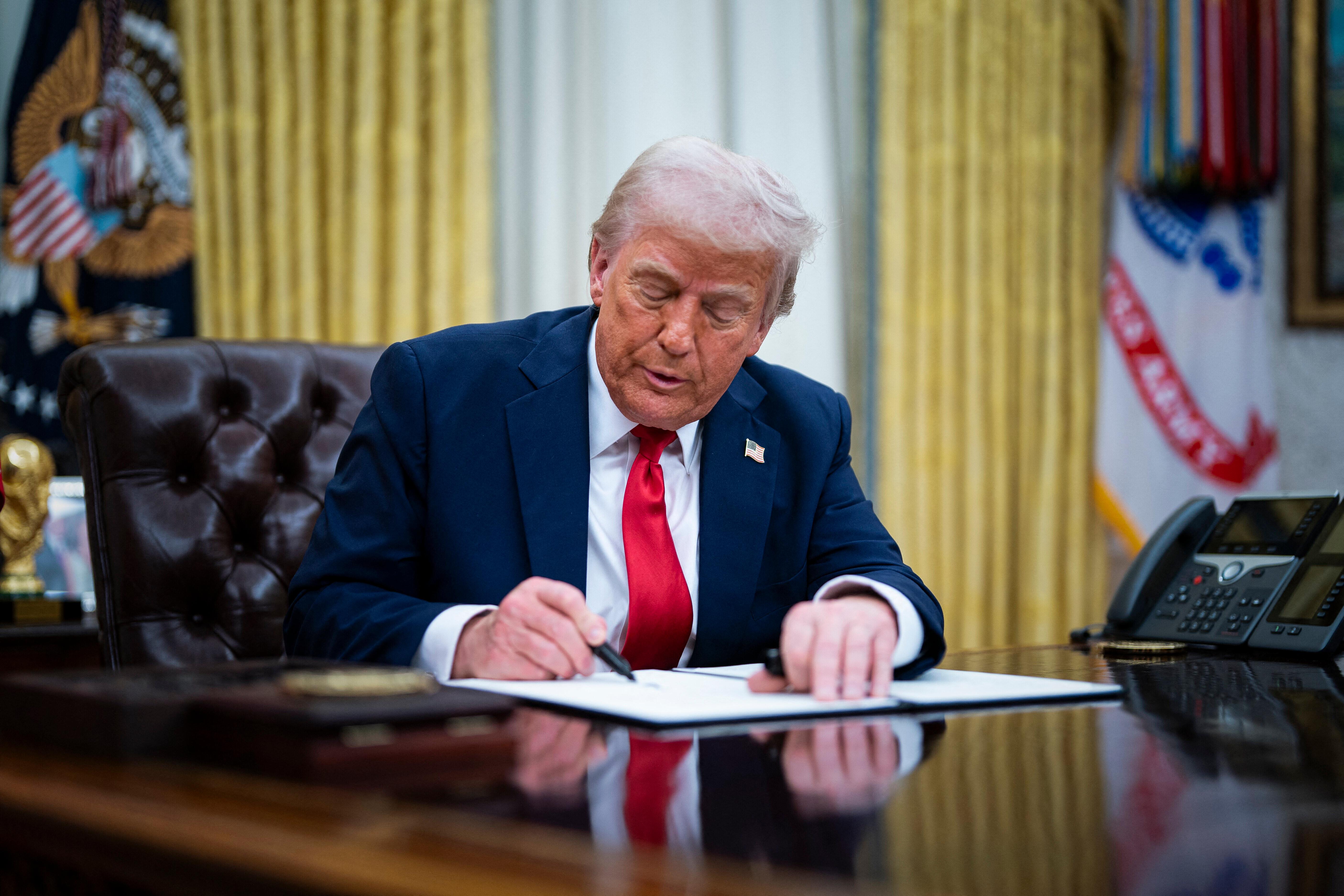 Trump am Schreibtisch (Archiv