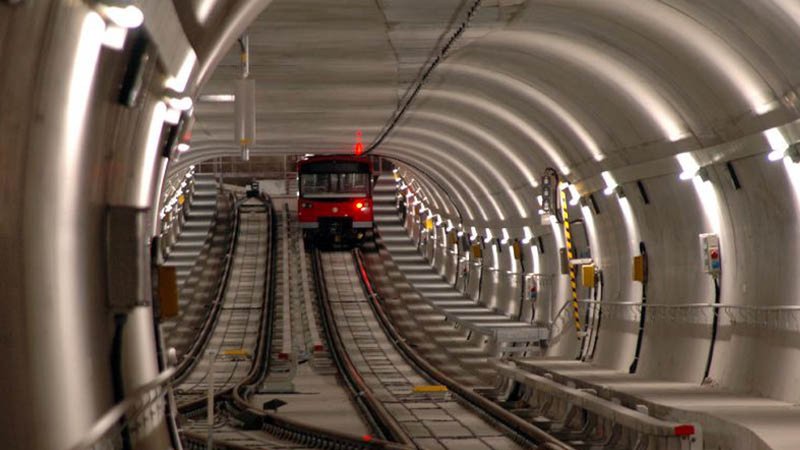 Eine U-Bahn fährt durch einen Tunnel. | Bild: VAG Nürnberg Eine U-Bahn fährt durch einen Tunnel.