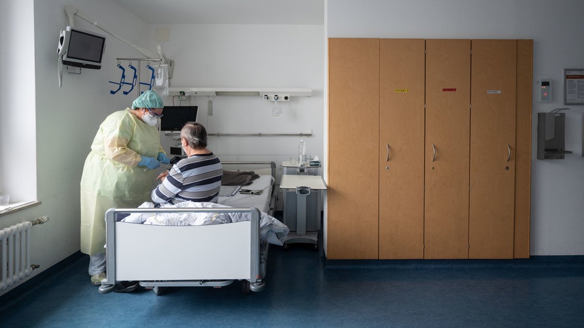 Geschlossene Covid-19 Normalstation: Die Zahl der hospitalisierten Corona-Patienten steigt
