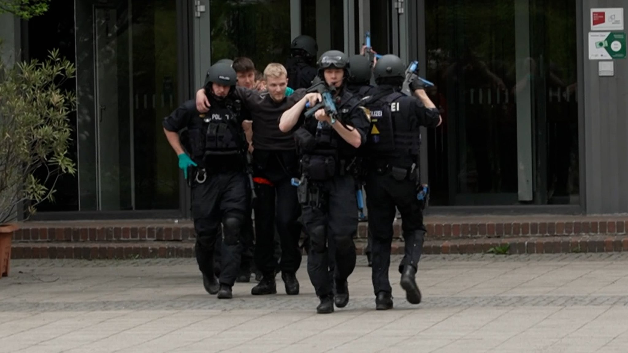 Polizeiübung am Willi-Graf-Gymnasium in München. | Bild: Bayerischer Rundfunk 2025 Polizeiübung am Willi-Graf-Gymnasium in München.