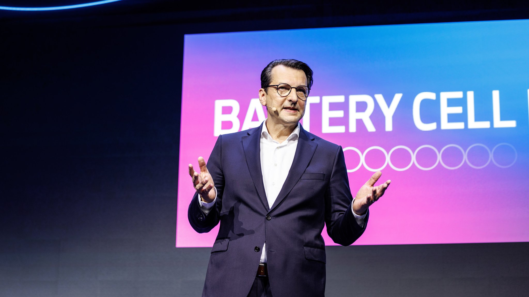 Milan Nedeljković, damals noch Produktionsvorstand von BMW, bei einem Pressetermin im BMW Kompetenzzentrum für Batteriezellfertigung Parsdorf.