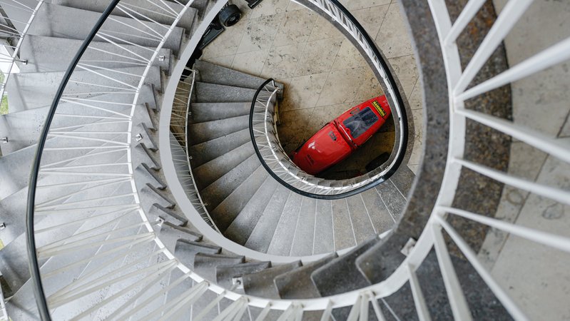 Blick ins Treppenhaus des Strascheg Center for Entrepreneurship (SCE) an der Hochschule München, Gebäude des Start-up Inkubator. | Bild: dpa/Alessandra Schellnegger Blick ins Treppenhaus des Strascheg Center for Entrepreneurship (SCE) an der Hochschule München, Gebäude des Start-up Inkubator.