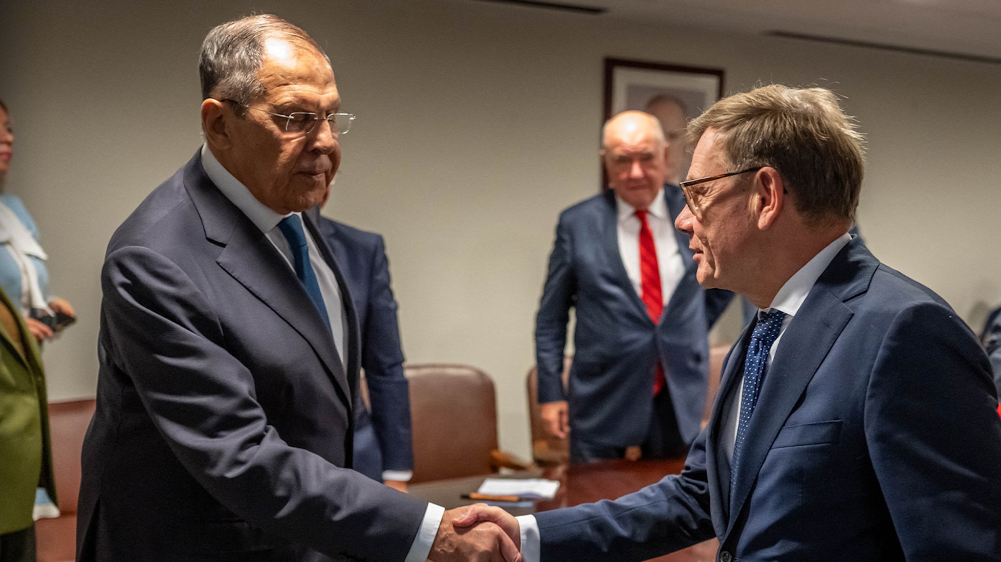 Zum ersten Mal seit Beginn des russischen Angriffskriegs gegen die Ukraine haben sich die Außenminister von Deutschland und Russland zu direkten Gesprächen getroffen.