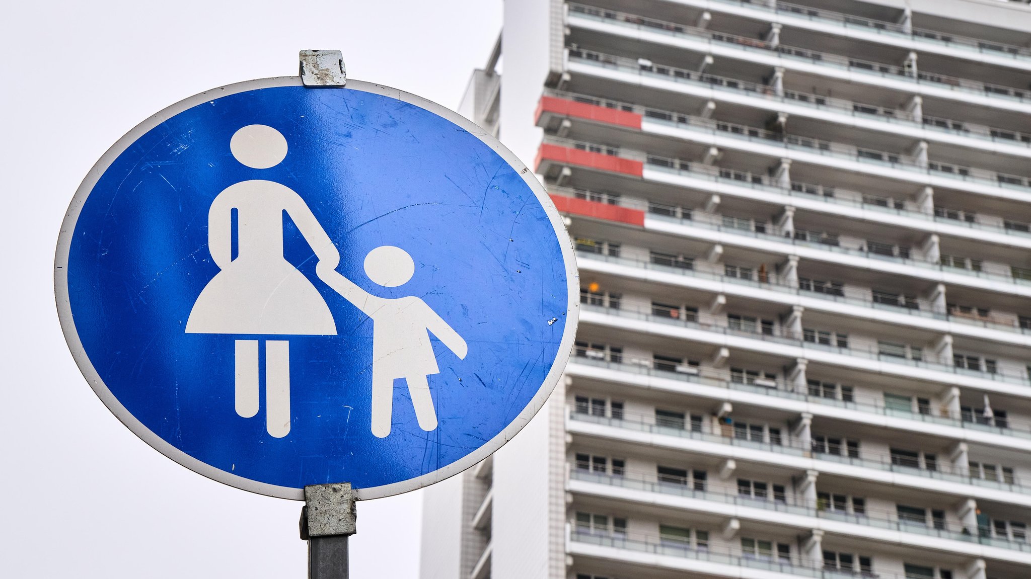 Symbolbild: Was der Koalitionsvertrag für Familie, Alleinerziehende, Kinder und Jugendliche enthält. | Bild: picture alliance / CHROMORANGE | Michael Bihlmayer Symbolbild: Was der Koalitionsvertrag für Familie, Alleinerziehende, Kinder und Jugendliche enthält.