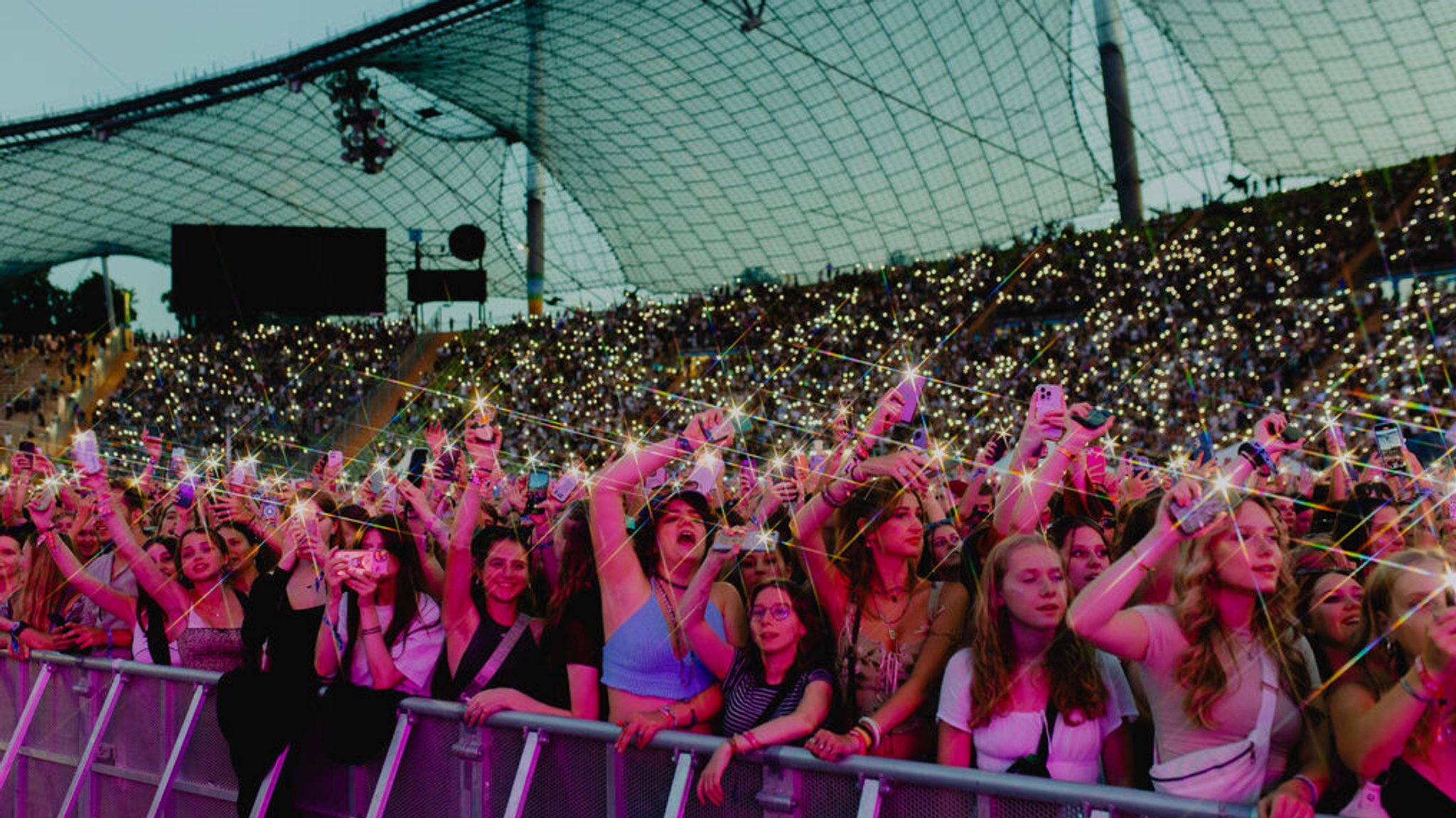 Impressionen vom Superbloom Festival 2024 im Olympiapark München. | Bild: BR/Vera Johannsen Impressionen vom Superbloom Festival 2024 im Olympiapark München.
