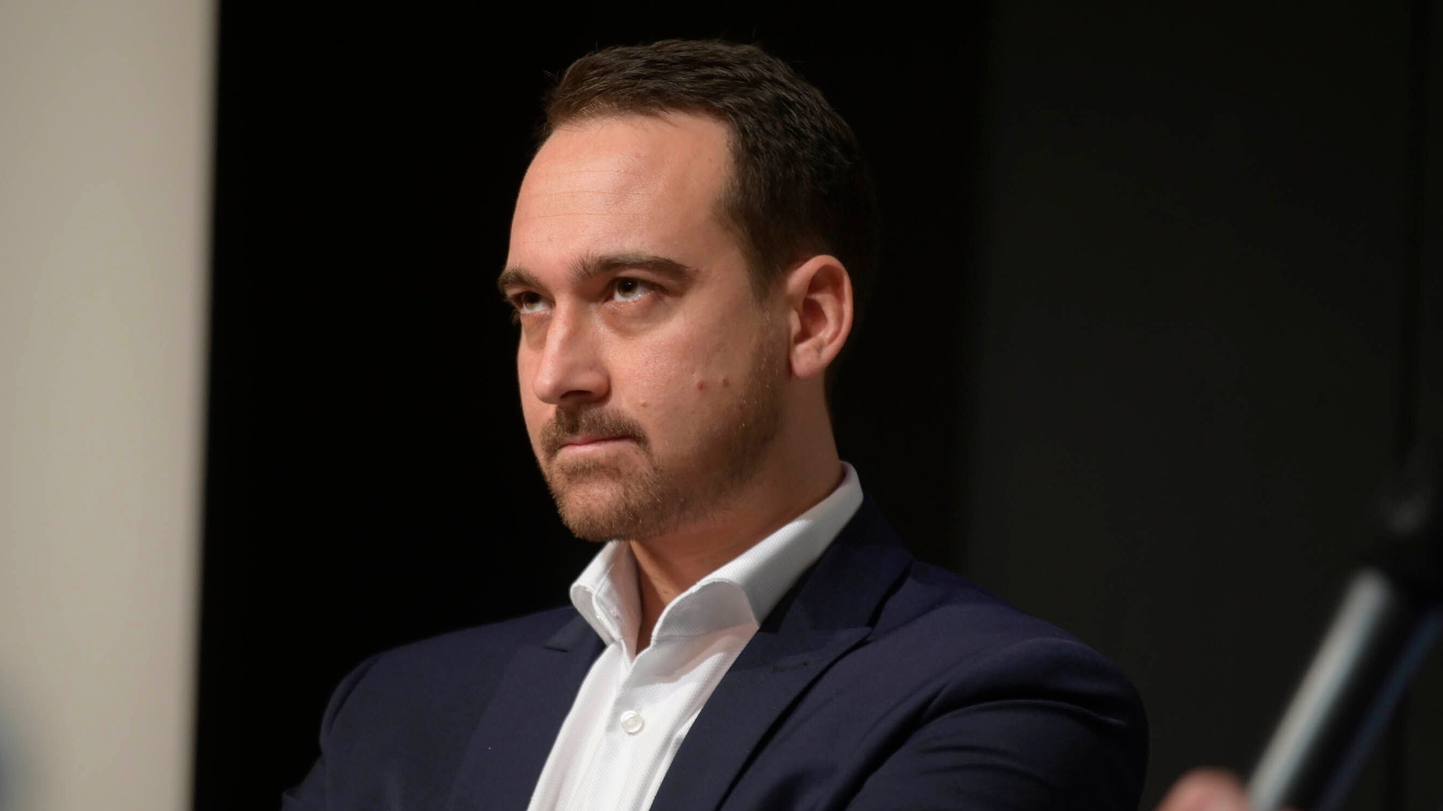 CSU Bürgermeisterkandidat Thomas Pardeller bei der Podiumsdiskussion zur Bürgermeisterwahl in Neubiberg.