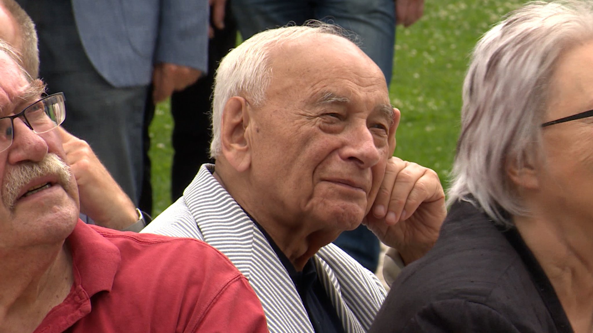 Der Dichter Eugen Gomringer ist tot. Er starb am Donnerstag im Alter von 100 Jahren in seiner Wahlheimat Bamberg.