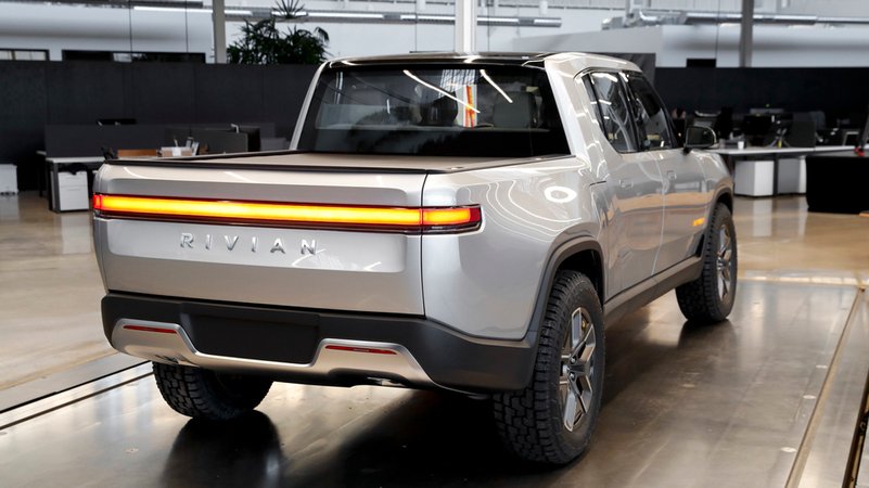 Das Archivbild zeigt einen Rivian R1T in Plymouth, Michigan. | Bild: dpa-Bildfunk/Paul Sancya Das Archivbild zeigt einen Rivian R1T in Plymouth, Michigan.