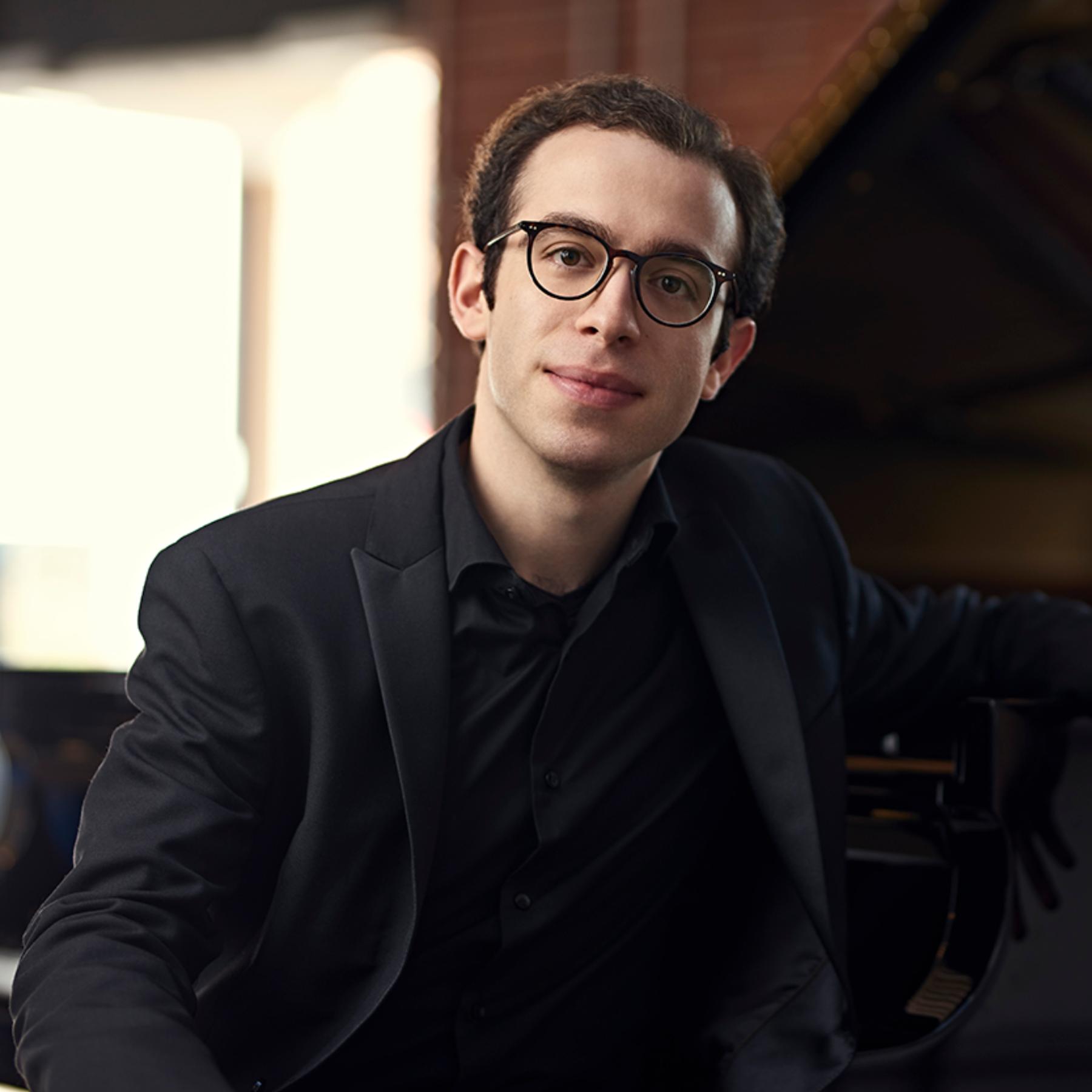 Nicolas Namoradze über sein Konzert "Achtsam hören" episode artwork