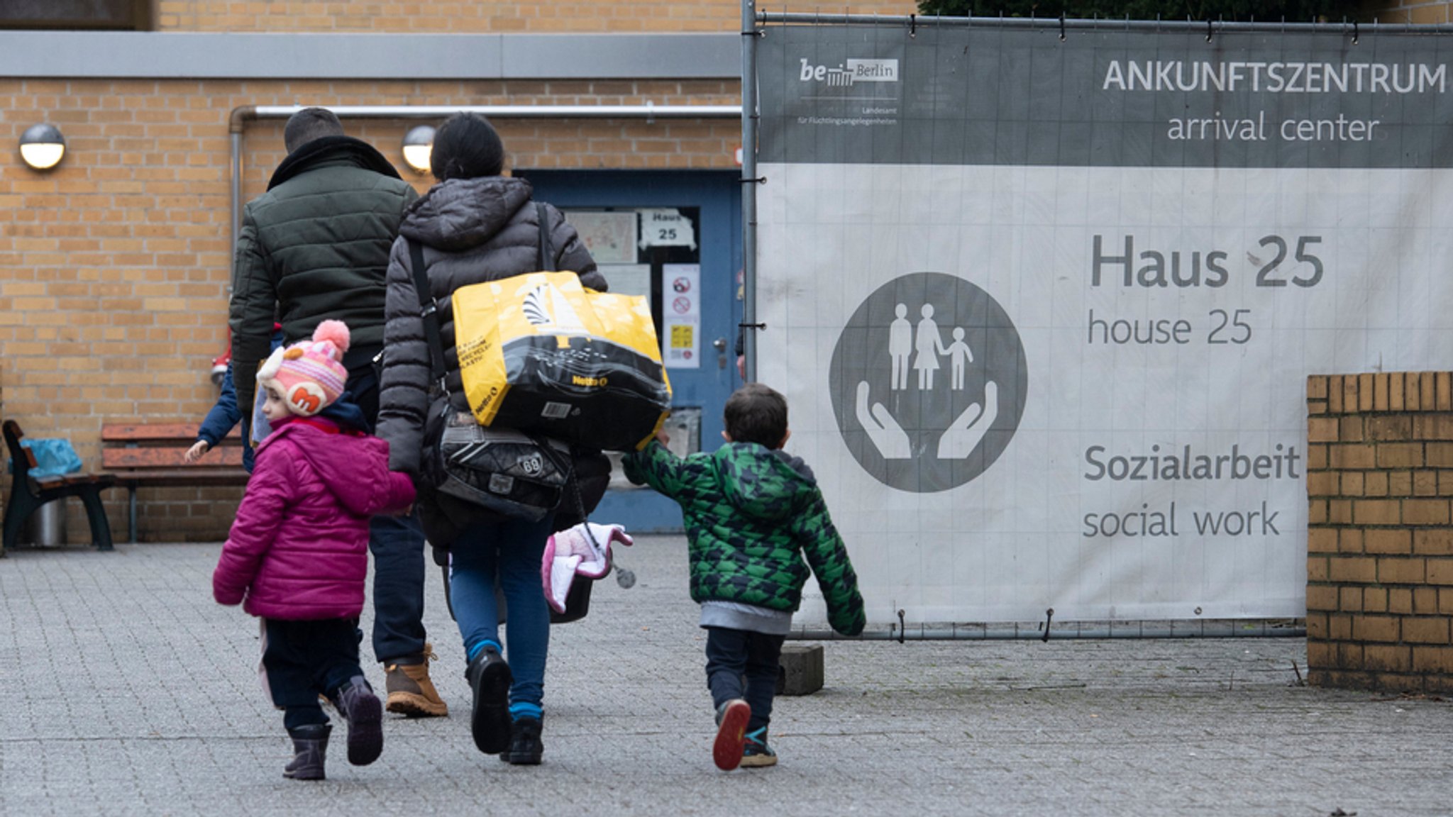 Rauer Ton vor Flüchtlingsgipfel: Drängen auf Kostenteilung