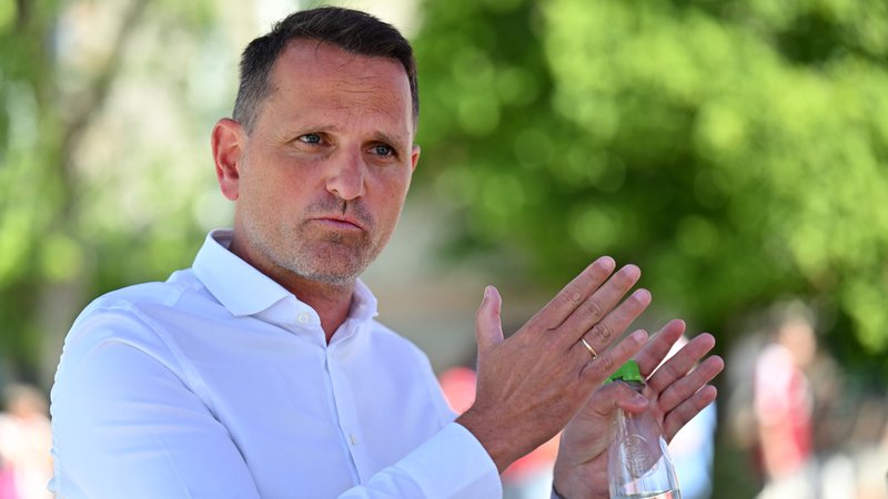 Sportvorstand Joti Chatzialexiou und der 1. FC Nürnberg gehen beim Scouting zukünftig neue Wege. | Bild: picture-alliance / dpa Sportvorstand Joti Chatzialexiou und der 1. FC Nürnberg gehen beim Scouting zukünftig neue Wege.