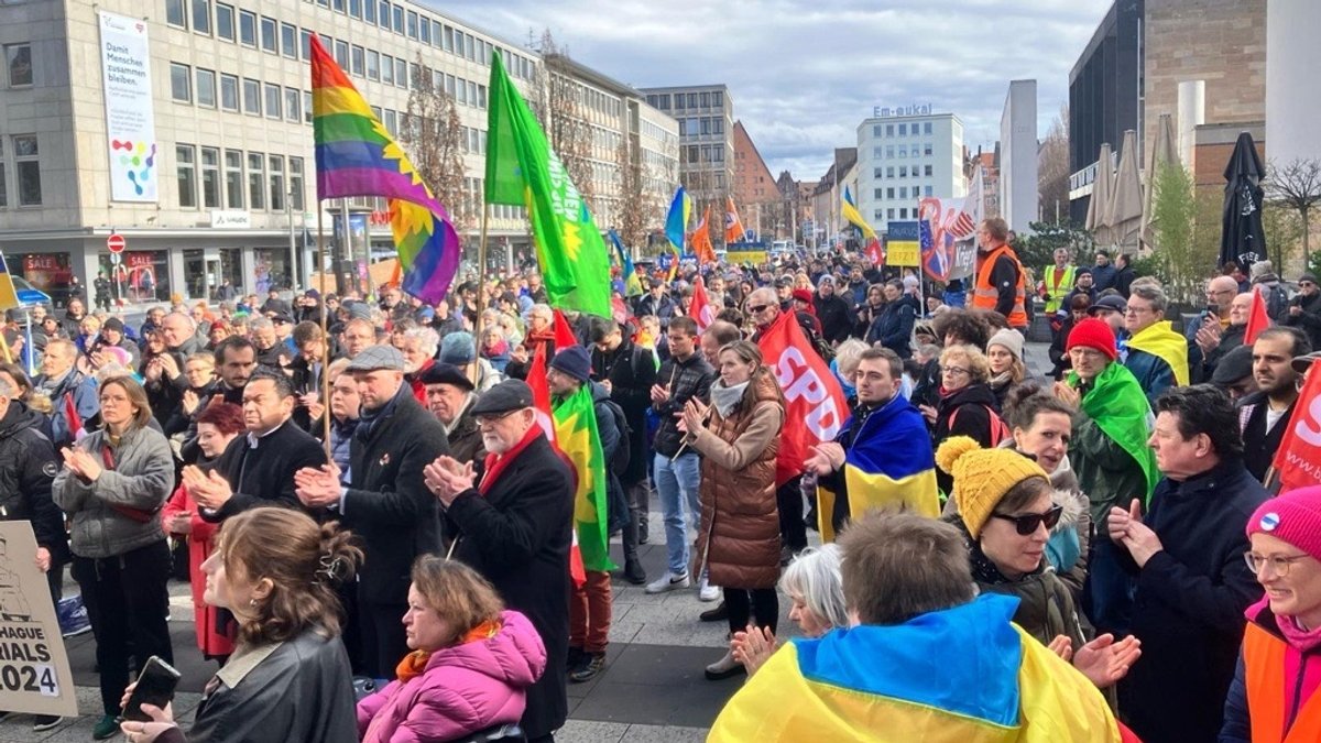 Solidaritätskundgebung für die Ukraine am Nürnberger Kornmarkt