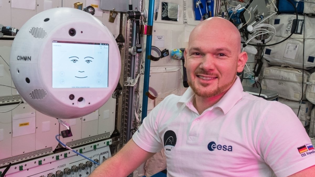 KI-Assistent Cimon und Astronaut Alexander Gerst