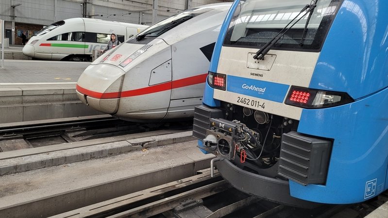 Rivalen der Bahnstrecke. Go-Ahead ist seit einem Jahr auf Gleisen der DB Netz unterwegs. Und unzufrieden mit der Leistung des Netzbetreibers