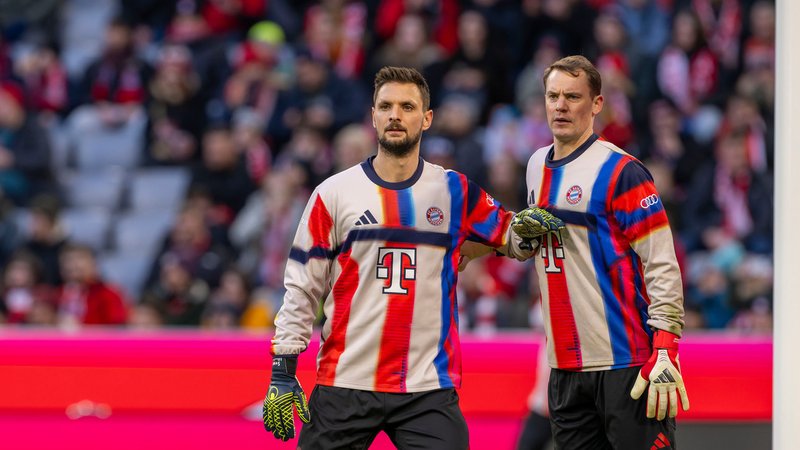 Torwart Sven Ulreich (FC Bayern Muenchen) und Torwart Manuel Neuer | Bild: picture alliance / M.i.S. | Bernd Feil Torwart Sven Ulreich (FC Bayern Muenchen) und Torwart Manuel Neuer