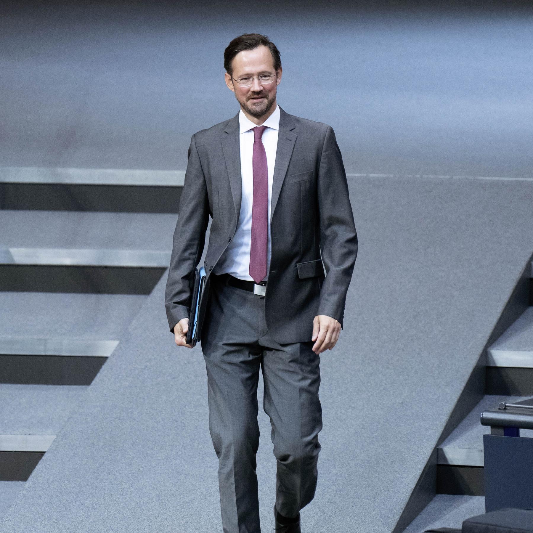 SPD verteidigt Koalitionsbeschlüsse: Fokus auf Wirtschaft, Arbeit und Energiesicherheit