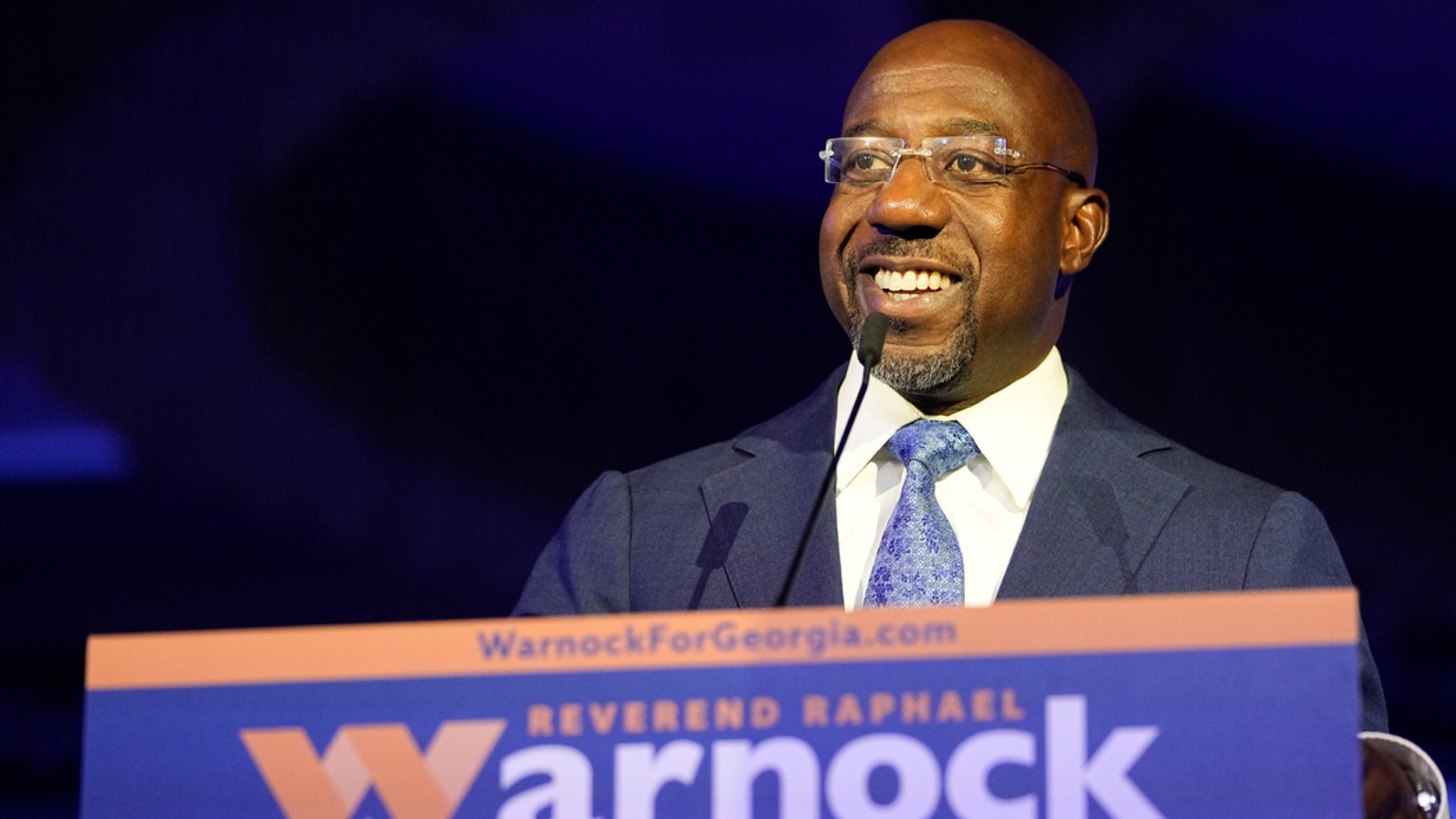 Der demokratische Senator Raphael Warnock (53) hat am Dienstag in einer Stichwahl in Georgia den republikanischen Herausforderer Herschel Walker besiegt.