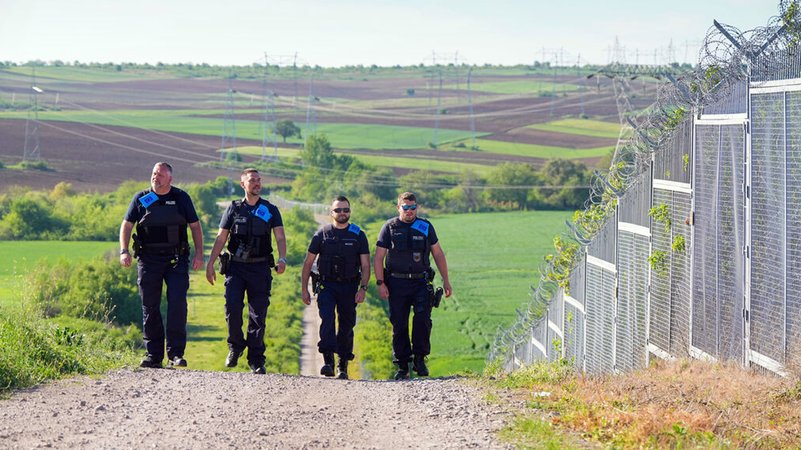Frontex-Einsatz an der türkisch-bulgarischen «Grünen Grenze» | Bild: dpa-Bildfunk/Soeren Stache Frontex-Einsatz an der türkisch-bulgarischen «Grünen Grenze»