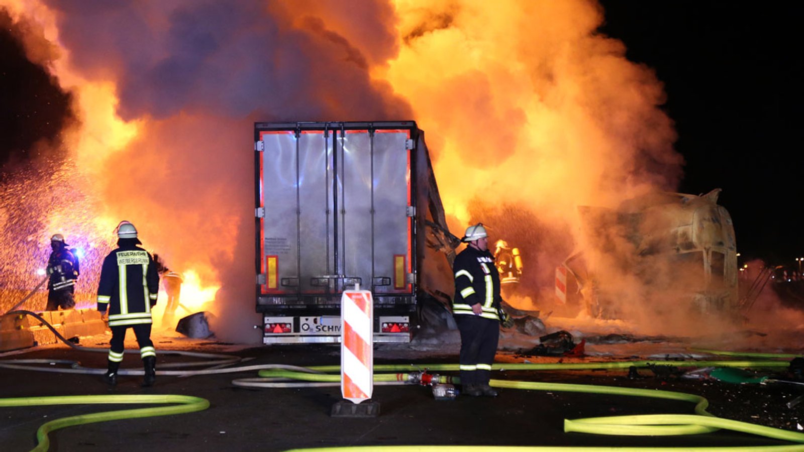 Lkw brennt auf A3 bei Rohrbrunn komplett aus
