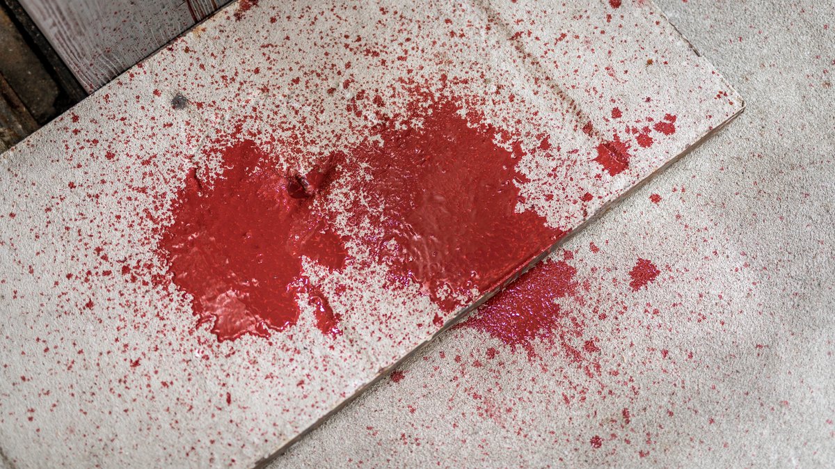 Blutlache auf dem Boden (Symbol- und Archivbild)