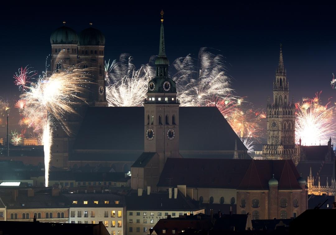 Feuerwerk über der Münchener Innenstadt (Archivbild, 01.01.2025)