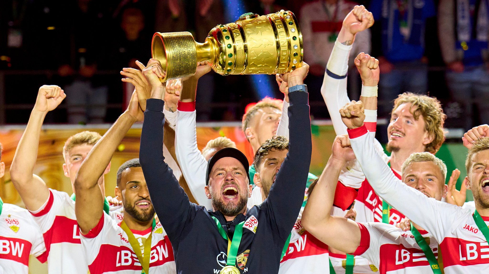 Der amtierende DFB-Pokalsieger VfB Stuttgart | Bild: picture-alliance/dpa Der amtierende DFB-Pokalsieger VfB Stuttgart