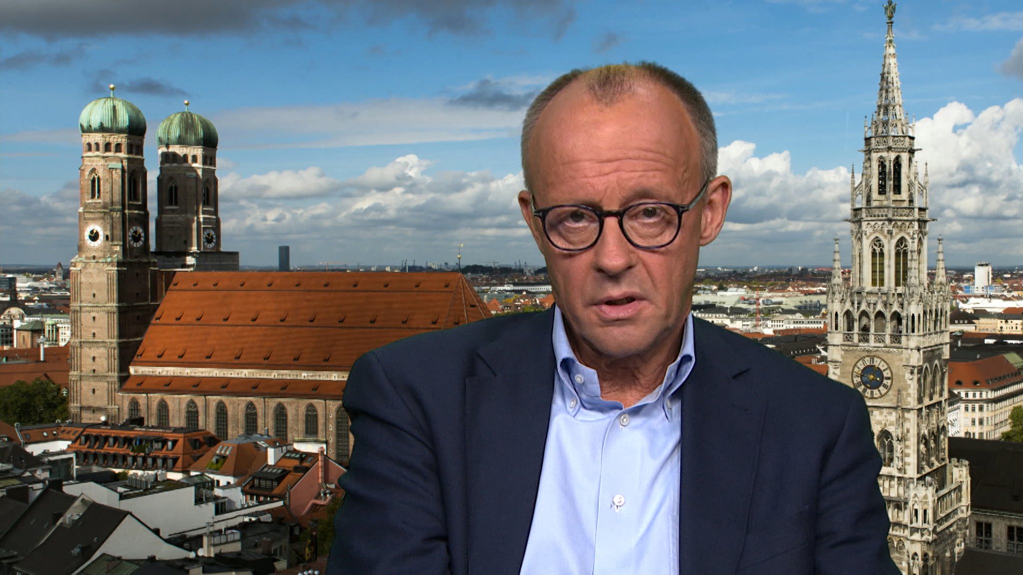 Friedrich Merz verteidigt den Stopp deutscher Waffenlieferungen an Israel für den Einsatz in Gaza und betont die humanitären Gründe.