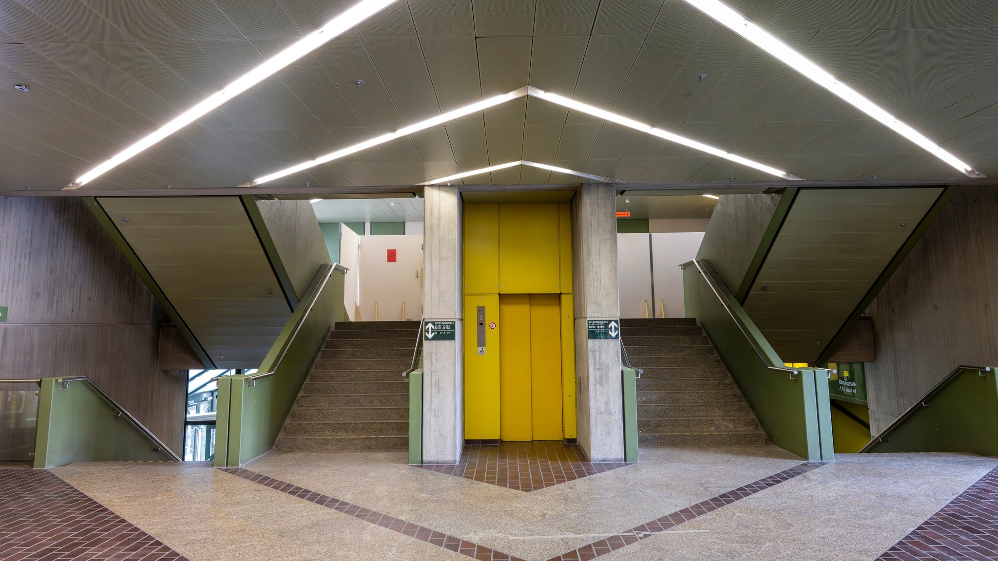 Innenansicht des Strafjustizzentrum München. | Bild: picture alliance/dpa | Peter Kneffel Innenansicht des Strafjustizzentrum München.