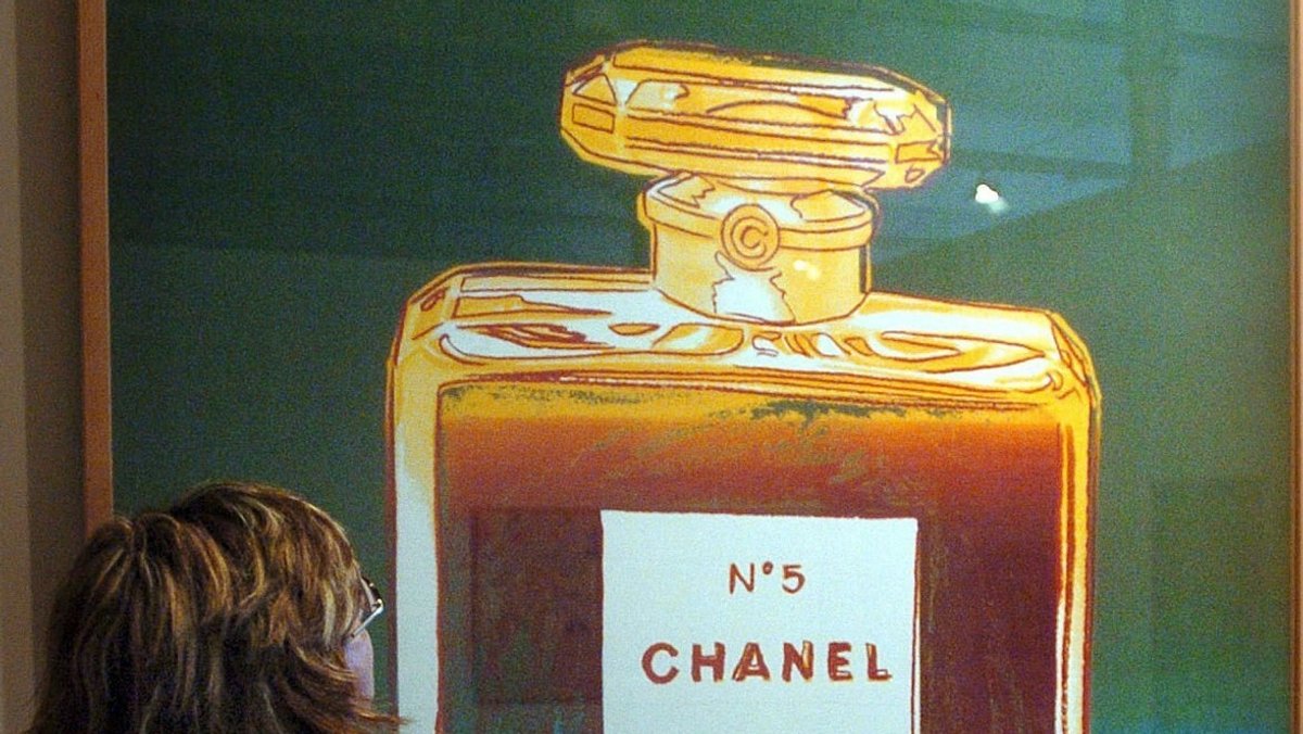 Ausstellungsplakt - Chanel No5 Werbung von Andy Warhol  