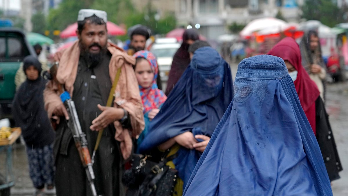 Frauen müssen in Afghanistan wieder Burka tragen