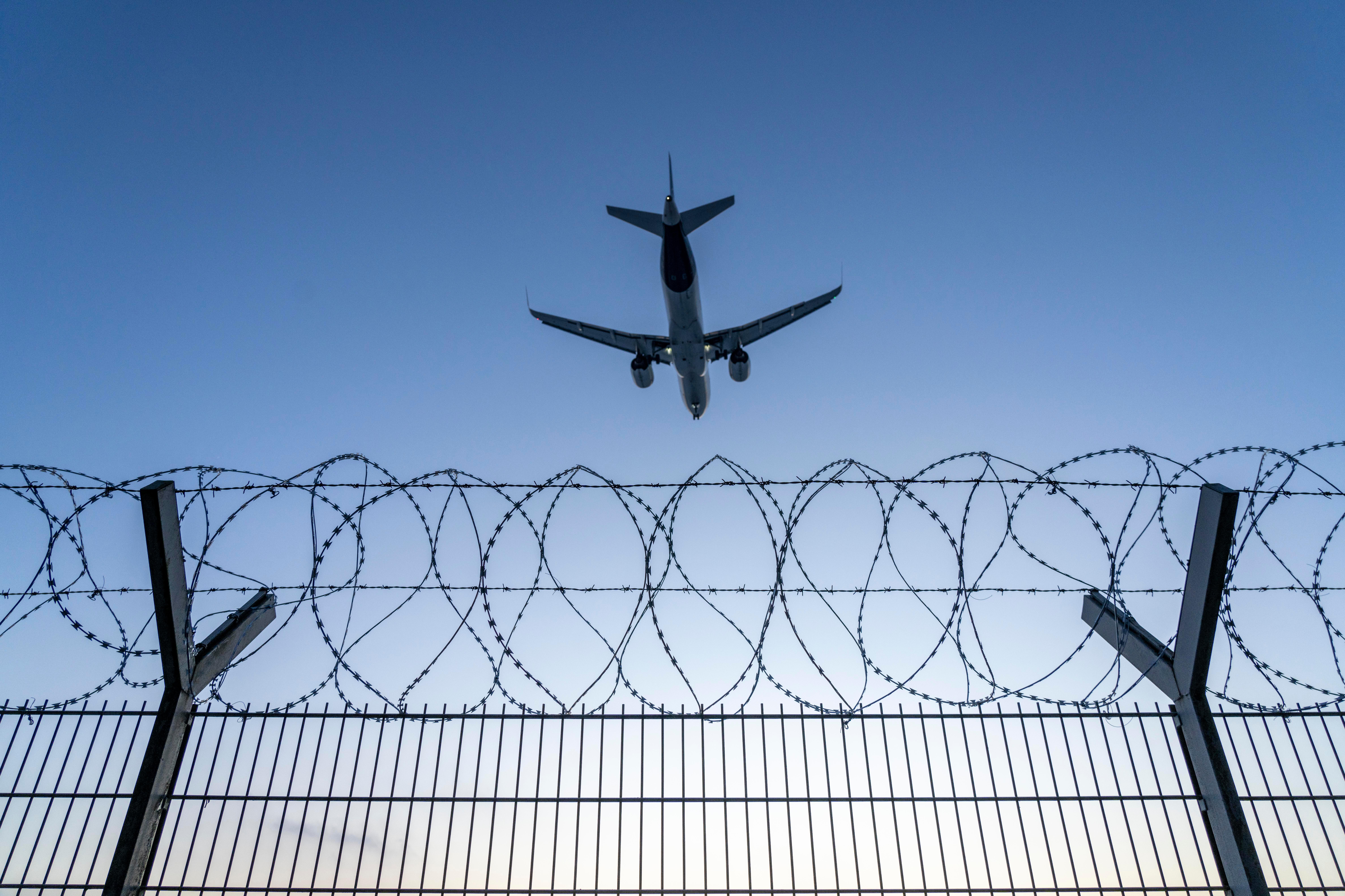 Deutschland hat erstmals seit Beginn des syrischen Bürgerkriegs wieder einen verurteilten Straftäter in das Land abgeschoben