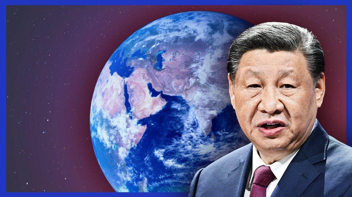 Der chinesische Staatspräsident Xi Jinping, hinter ihm ist in der Bildmontage der Planet Erde zu sehen.