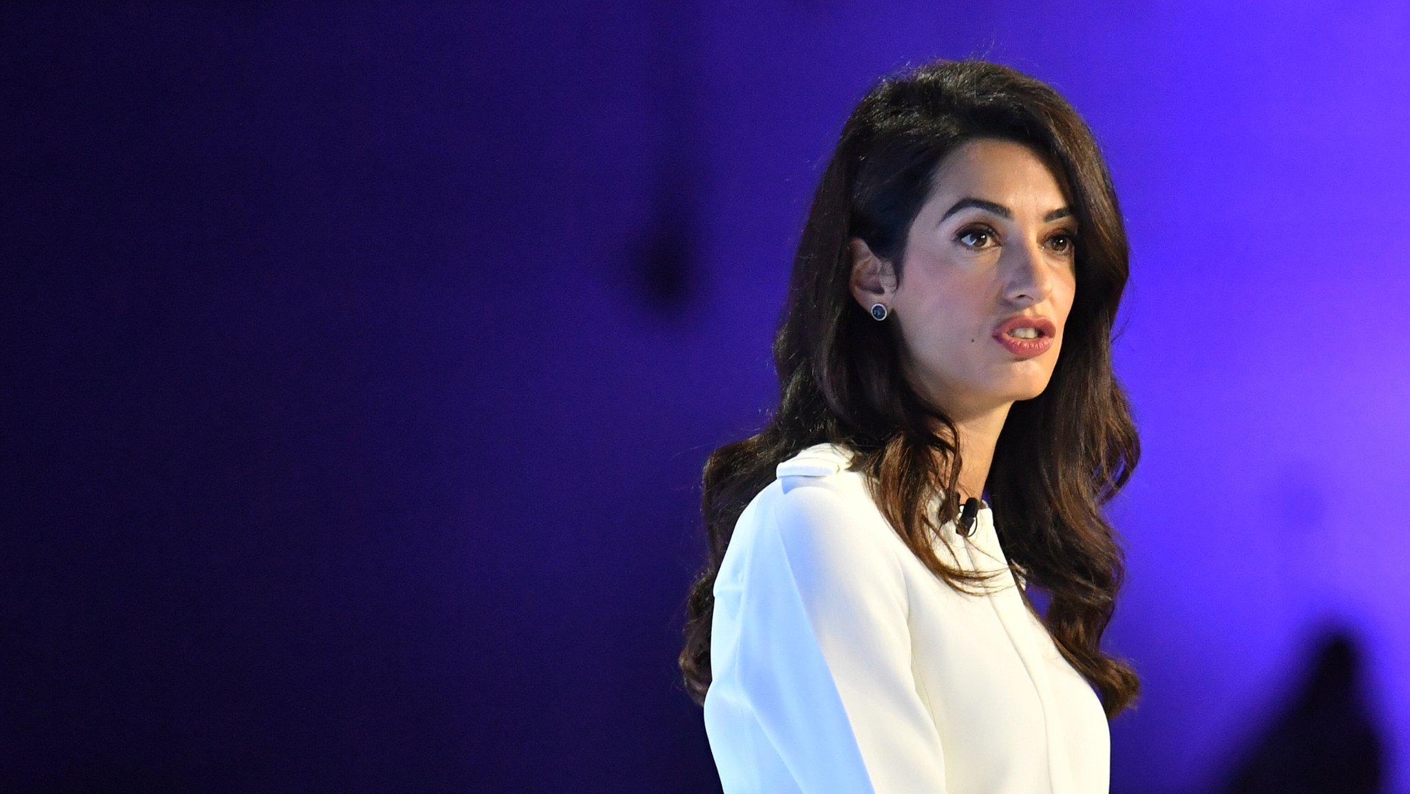 Amal Clooney vertritt gemeinsam mit anderen Anwälten die Nebenklage, ist zum Prozess in München bisher aber nie erschienen. 