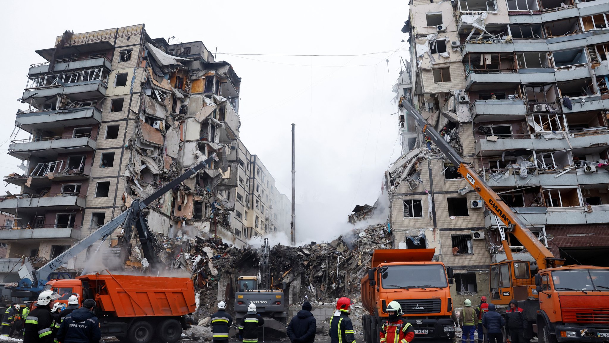 Mehr als 20 Tote nach russischem Angriff auf Hochhaus in Dnipro