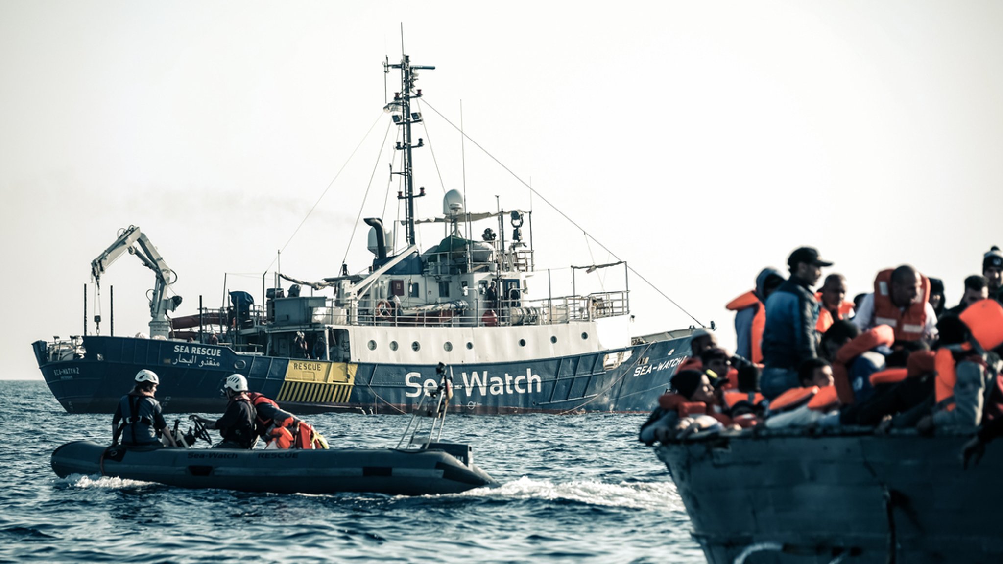 Sterben auf dem Mittelmeer: Behindern EU-Staaten Seenotretter?