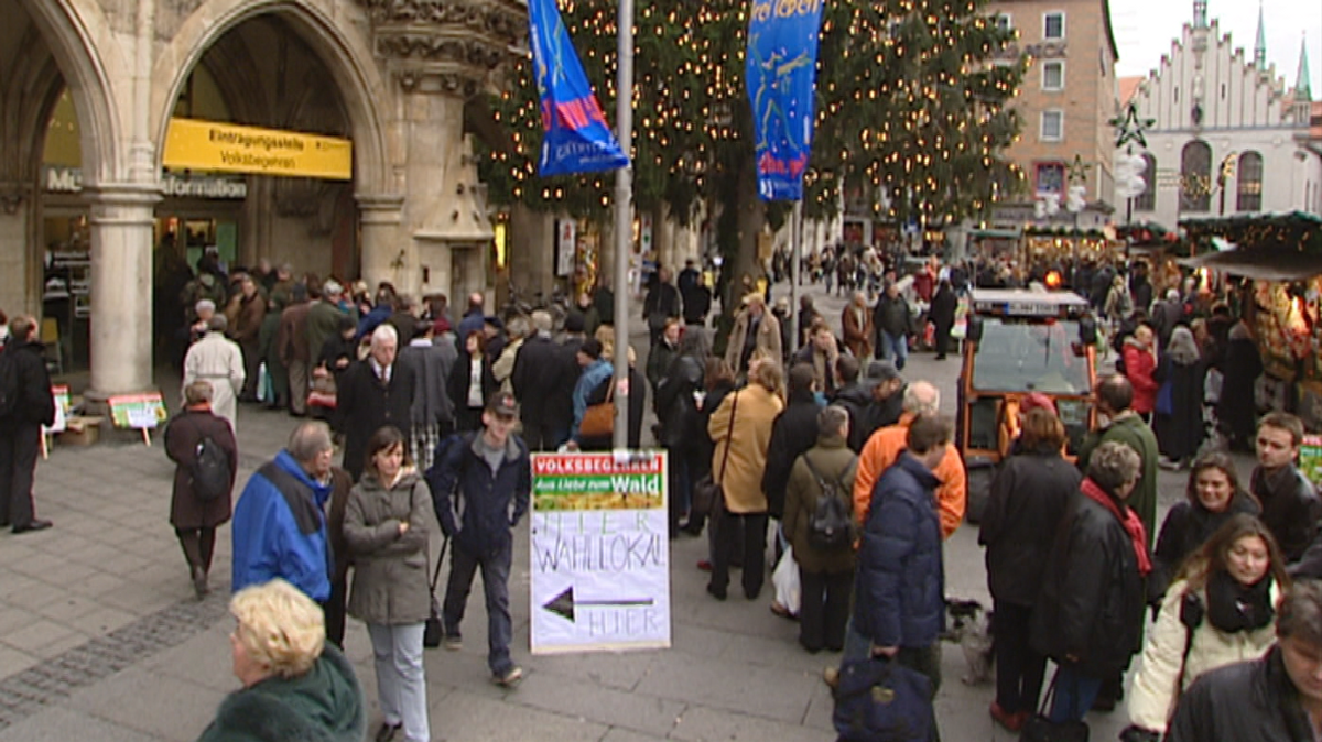 Archivfoto Schlange für das Volksbegehren "Aus Liebe zum Wald"